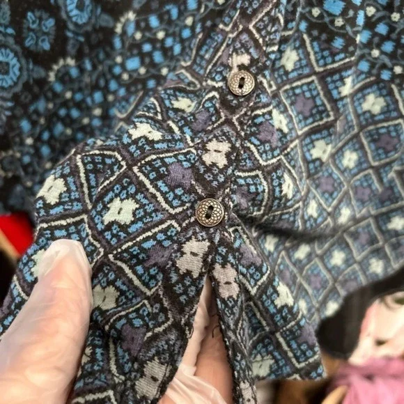 LUCKY BRAND Blue Floral Print V-Neck Button Front Top Size Small - "Linnie" - Picture 9 of 12